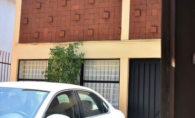 CASA EN RENTA CON USO DE SUELO PARA OFICINAS