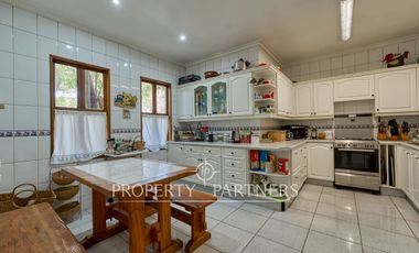 Casa estilo colonial, Norte y con gran terreno, San Damián