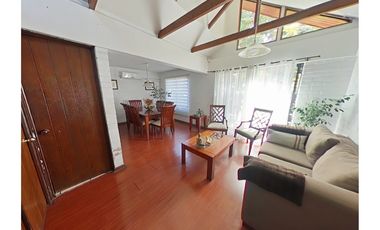 Casa en Excelente Barrio Residencial