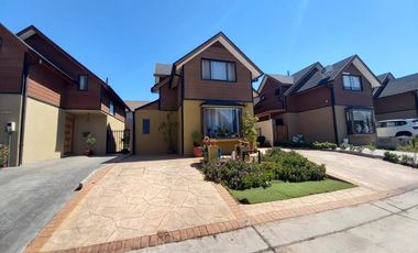 Casa Condominio/Amplio Terreno/Conectividad Total