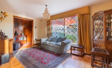 Hermosa casa en Villa Macul, minutos metro Quilin