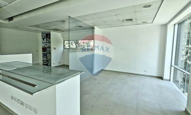 Planta libre / 3 estacionamientos / Norte