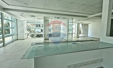 Planta libre / 3 estacionamientos / Norte