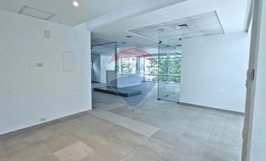 Planta libre / 3 estacionamientos / Norte