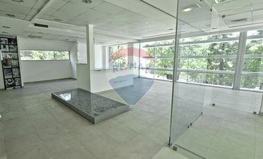 Planta libre / 3 estacionamientos / Norte