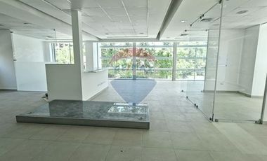 Planta libre / 3 estacionamientos / Norte