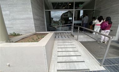 Oficina en Edificio Contemporaneo