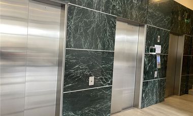 Oficina en Edificio Contemporaneo