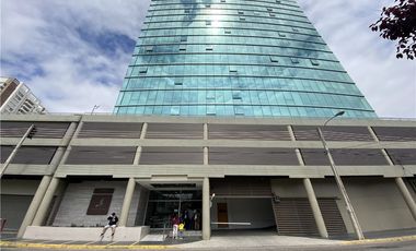 Oficina en Edificio Contemporaneo