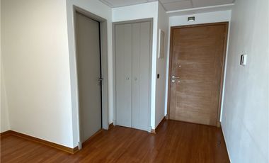 Oficina en Edificio Contemporaneo