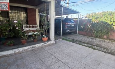 Venta de Amplia Casa 4 Dormitorios.  Excelente Ubicación