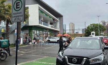 EN STRIP CENTER FRENTE A DUNAS DE CONCON