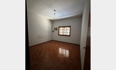 Casa  en Alquiler Ramos Mejia / La Matanza (B111 637)