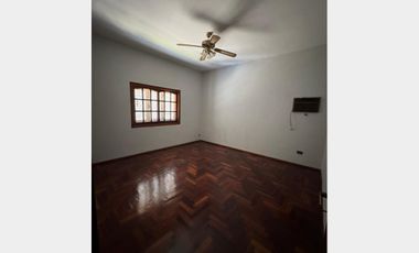 Casa  en Alquiler Ramos Mejia / La Matanza (B111 637)