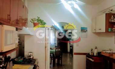 Venta Casa 3 Amb. Villa Luzuriaga  Con pileta y quincho