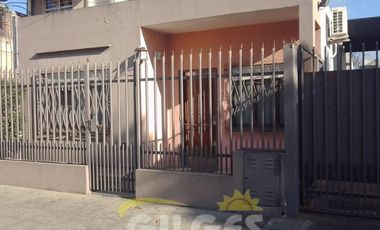 Venta Casa 3 Amb. Villa Luzuriaga  Con pileta y quincho