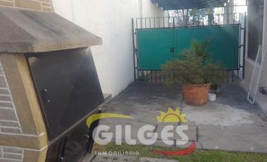 Venta Casa 3 Amb. Villa Luzuriaga  Con pileta y quincho
