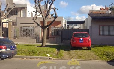 Venta Casa 3 Amb. Villa Luzuriaga  Con pileta y quincho