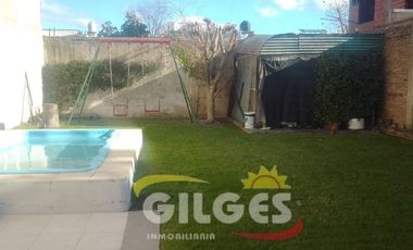 Venta Casa 3 Amb. Villa Luzuriaga  Con pileta y quincho