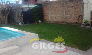 Venta Casa 3 Amb. Villa Luzuriaga  Con pileta y quincho