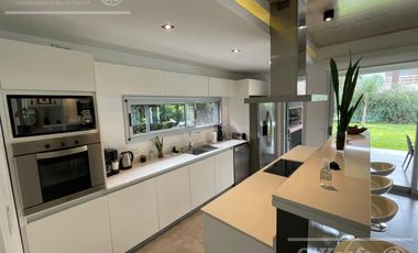 Casa en alquiler totalmente equipada de 5 ambientes en Altos de hudson II, Hudson, Berazategui