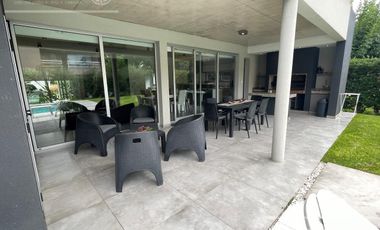 Casa en alquiler totalmente equipada de 5 ambientes en Altos de hudson II, Hudson, Berazategui