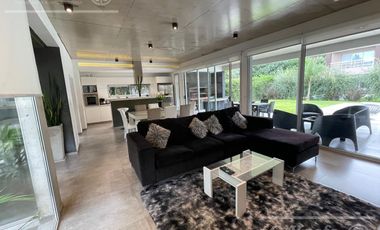 Casa en alquiler totalmente equipada de 5 ambientes en Altos de hudson II, Hudson, Berazategui