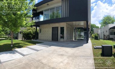 Casa en alquiler totalmente equipada de 5 ambientes en Altos de hudson II, Hudson, Berazategui