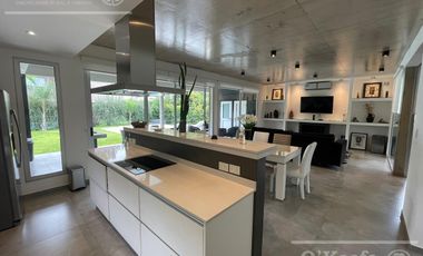 Casa en alquiler totalmente equipada de 5 ambientes en Altos de hudson II, Hudson, Berazategui