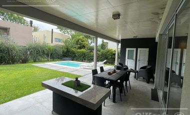 Casa en alquiler totalmente equipada de 5 ambientes en Altos de hudson II, Hudson, Berazategui