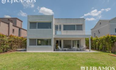 Casa en alquiler en LOS SAUCES - NORDELTA