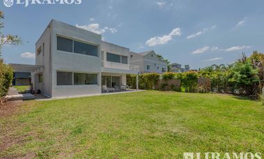 Casa en alquiler en LOS SAUCES - NORDELTA