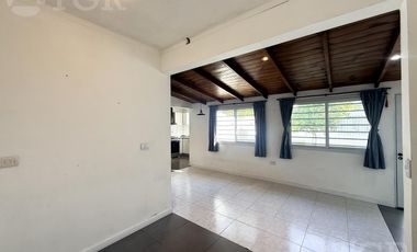 VENTA CASA 3 AMBIENTES, JARDÍN CON 2 COCHERAS EN SAN ANDRÉS, ZONA AGUSTINIANO.