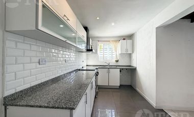 VENTA CASA 3 AMBIENTES, JARDÍN CON 2 COCHERAS EN SAN ANDRÉS, ZONA AGUSTINIANO.