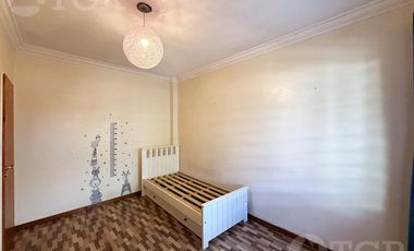 VENTA CASA 3 AMBIENTES, JARDÍN CON 2 COCHERAS EN SAN ANDRÉS, ZONA AGUSTINIANO.