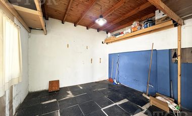 VENTA CASA 3 AMBIENTES, JARDÍN CON 2 COCHERAS EN SAN ANDRÉS, ZONA AGUSTINIANO.