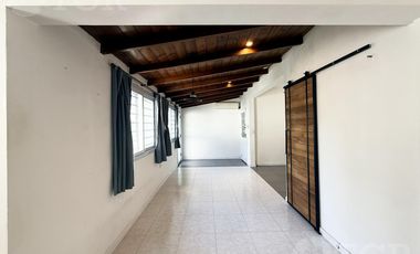 VENTA CASA 3 AMBIENTES, JARDÍN CON 2 COCHERAS EN SAN ANDRÉS, ZONA AGUSTINIANO.