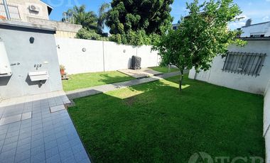 VENTA CASA 3 AMBIENTES, JARDÍN CON 2 COCHERAS EN SAN ANDRÉS, ZONA AGUSTINIANO.