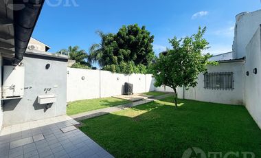 VENTA CASA 3 AMBIENTES, JARDÍN CON 2 COCHERAS EN SAN ANDRÉS, ZONA AGUSTINIANO.