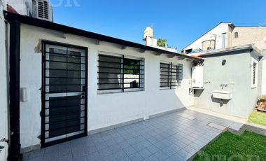 VENTA CASA 3 AMBIENTES, JARDÍN CON 2 COCHERAS EN SAN ANDRÉS, ZONA AGUSTINIANO.