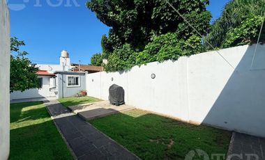 VENTA CASA 3 AMBIENTES, JARDÍN CON 2 COCHERAS EN SAN ANDRÉS, ZONA AGUSTINIANO.