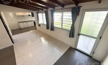 VENTA CASA 3 AMBIENTES, JARDÍN CON 2 COCHERAS EN SAN ANDRÉS, ZONA AGUSTINIANO.