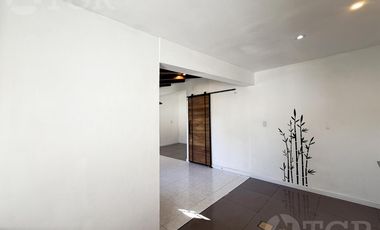 VENTA CASA 3 AMBIENTES, JARDÍN CON 2 COCHERAS EN SAN ANDRÉS, ZONA AGUSTINIANO.