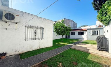 VENTA CASA 3 AMBIENTES, JARDÍN CON 2 COCHERAS EN SAN ANDRÉS, ZONA AGUSTINIANO.