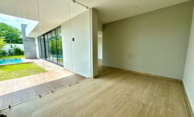 Casa con alberca en renta en Privada Olivia