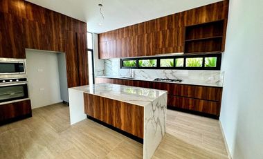 Casa con alberca en renta en Privada Olivia