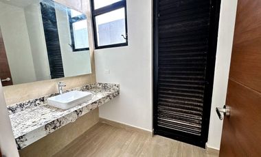 Casa con alberca en renta en Privada Olivia