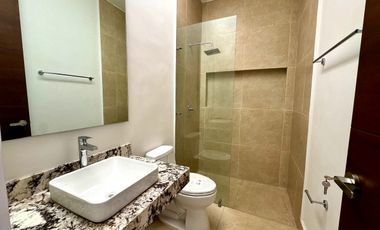 Casa con alberca en renta en Privada Olivia
