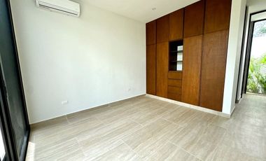 Casa con alberca en renta en Privada Olivia