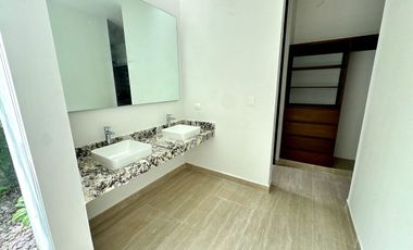 Casa con alberca en renta en Privada Olivia